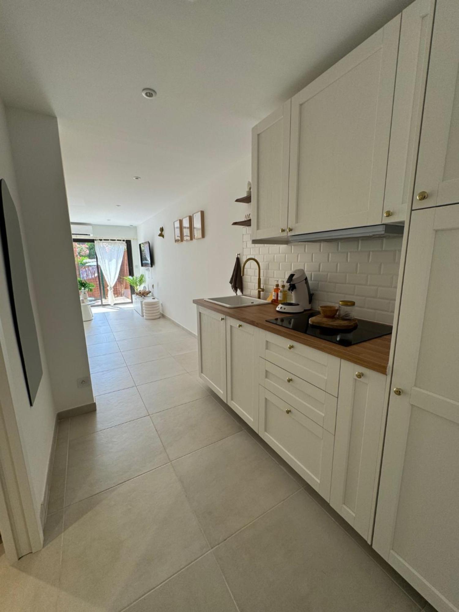 Chez Timmaflo Apartment เฟรฌูส ภายนอก รูปภาพ